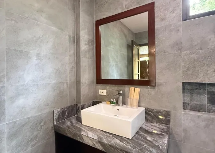Anaya Hotel 3*